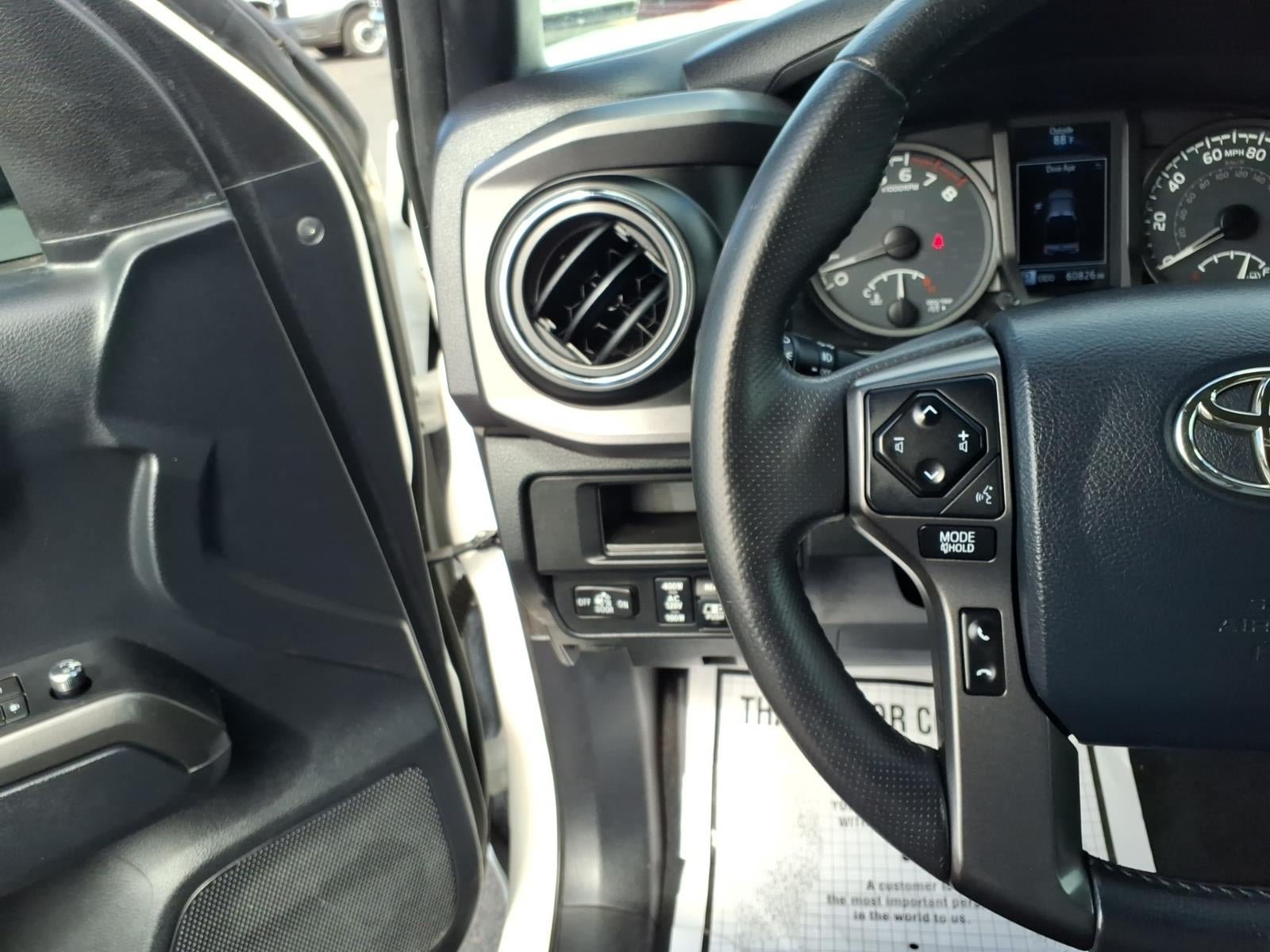 Used 2017 Toyota Tacoma TRD Off-Road w/ Premium & Technology Package AWD/4WD image 28