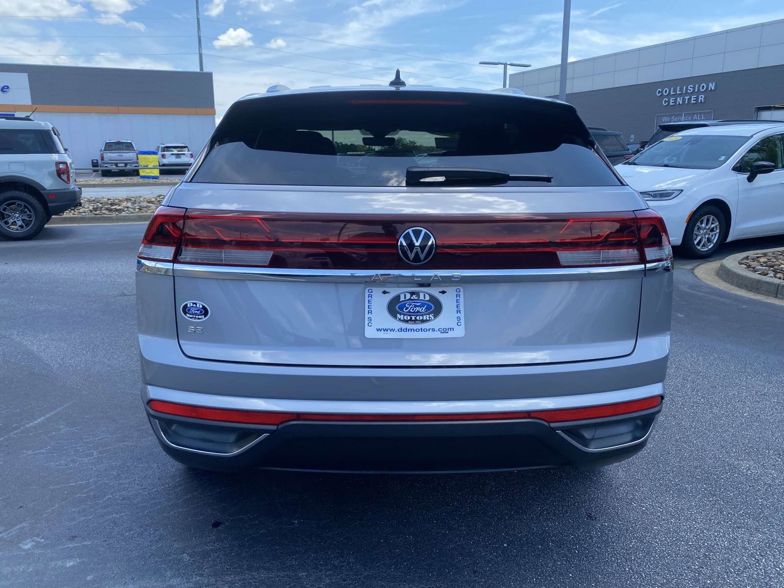 Used 2024 Volkswagen Atlas Cross Sport SE FWD image 6