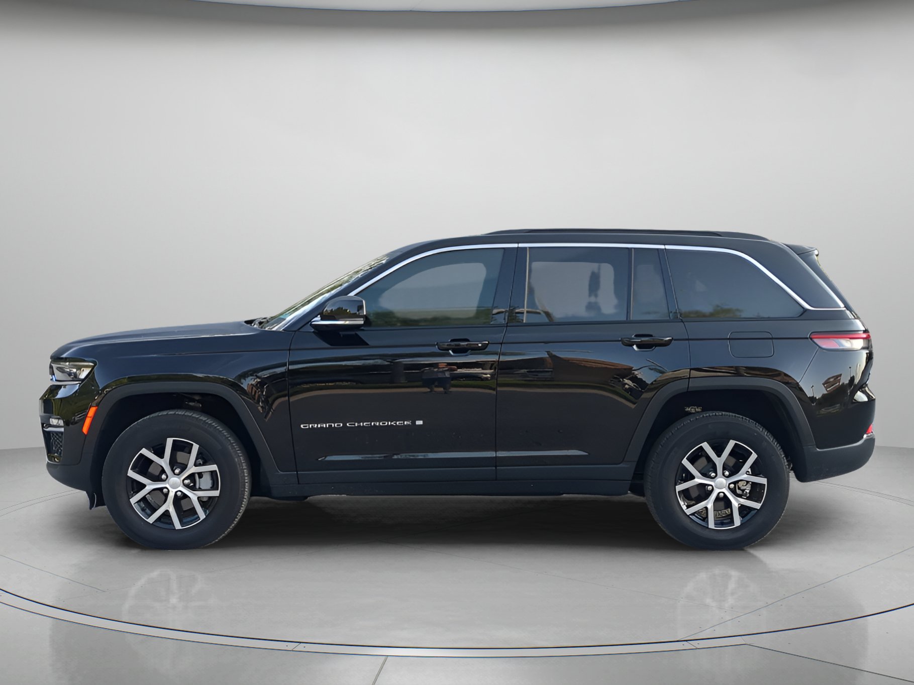Used 2025 Jeep Grand Cherokee Limited AWD/4WD image 43