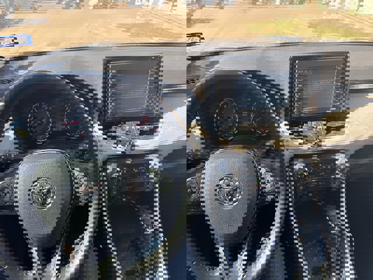 Used 2021 Toyota RAV4 XLE Premium image 11