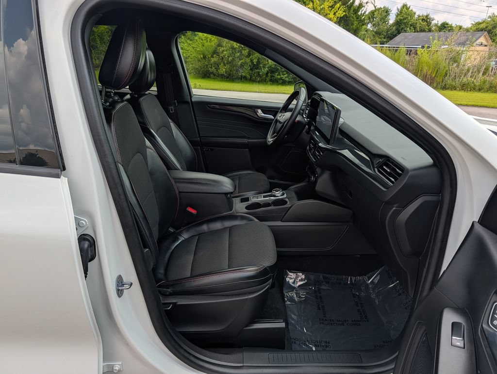 Certified 2023 Ford Escape ST-Line w/ Tech Pack #1 FWD image 19