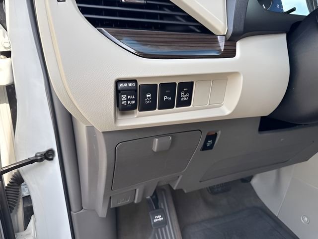 Used 2017 Toyota Sienna XLE w/ XLE Navigation Package AWD/4WD image 13