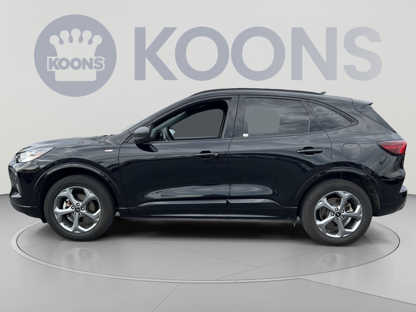 Certified 2024 Ford Escape ST-Line AWD/4WD image 2