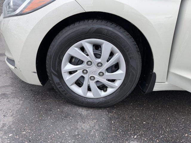 Used 2017 Hyundai Elantra SE image 27
