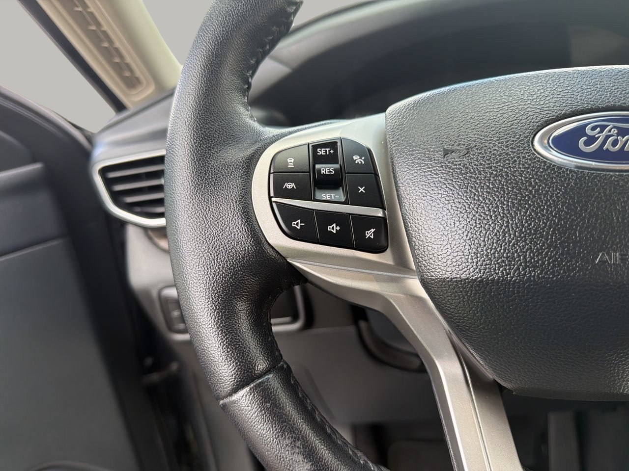 Certified 2023 Ford Explorer Limited w/ Limited Technology Package RWD image 30