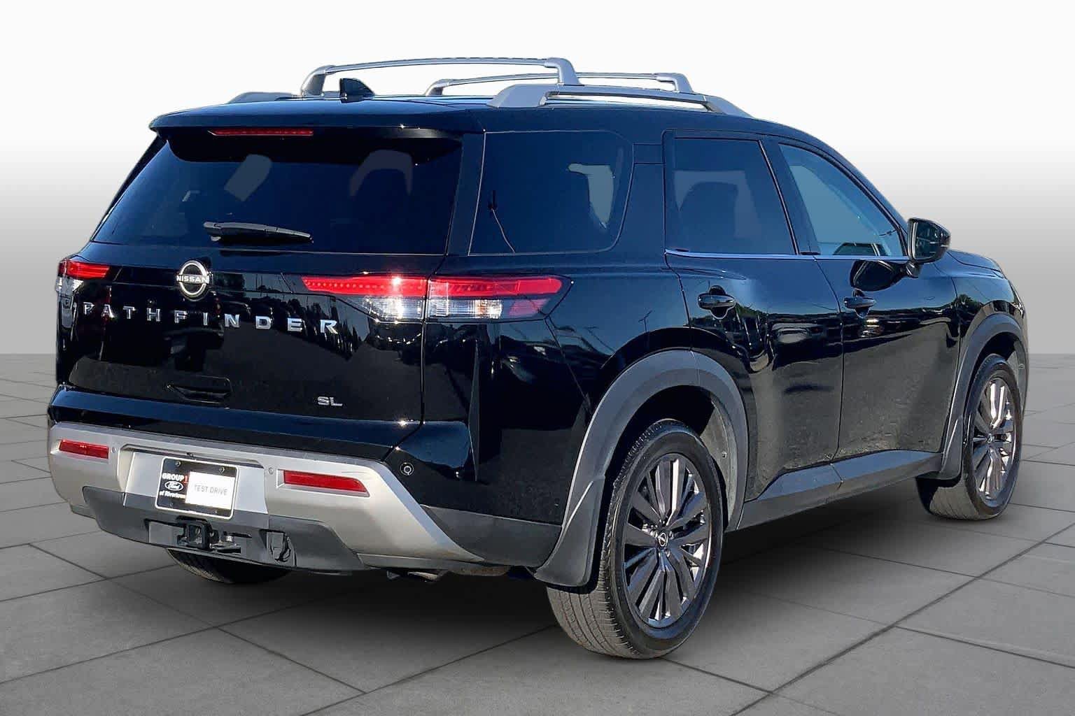 Used 2023 Nissan Pathfinder SL w/ SL Premium Package FWD image 12