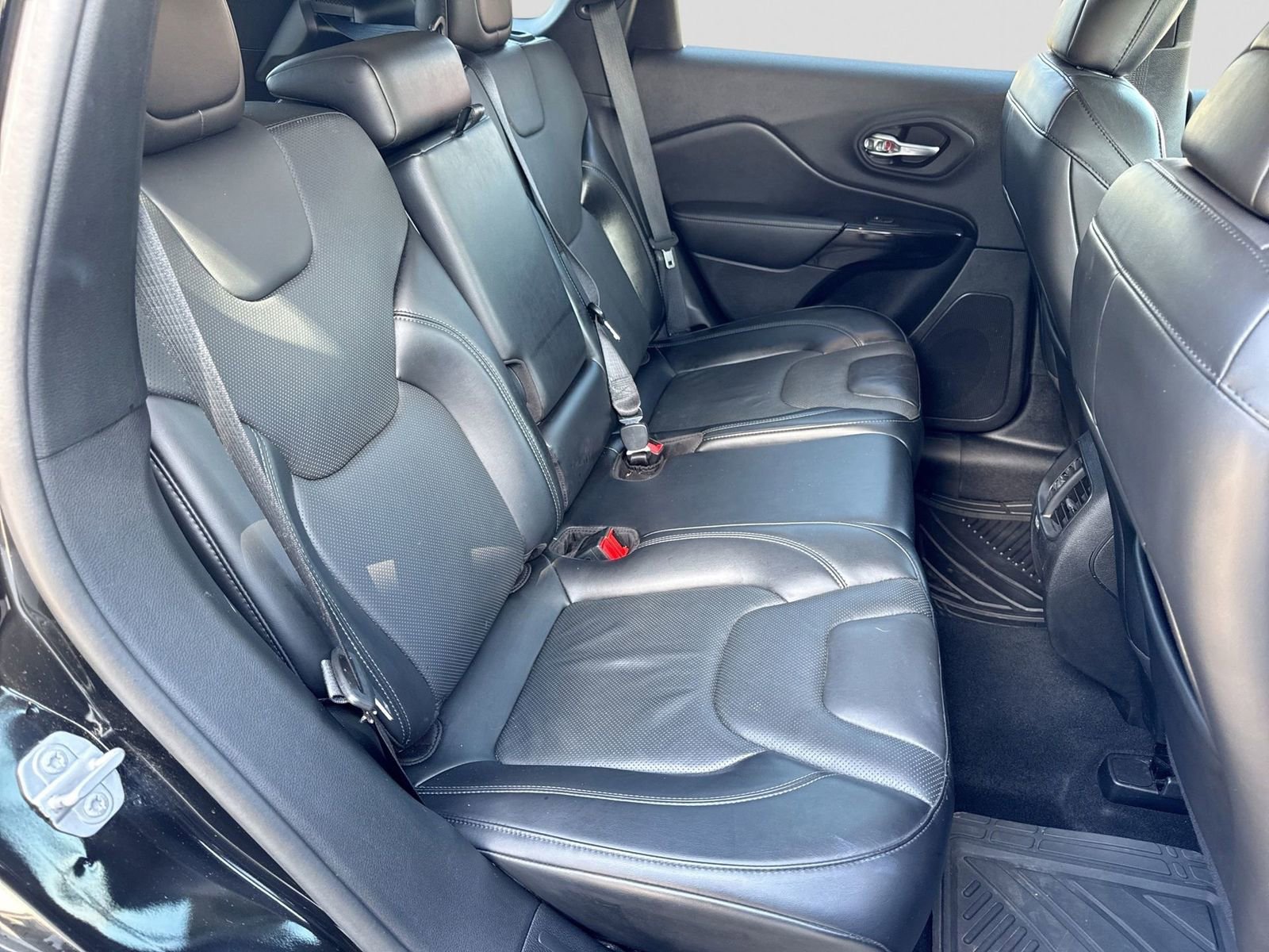 Used 2021 Jeep Cherokee Latitude Lux w/ Sun & Sound Group image 21