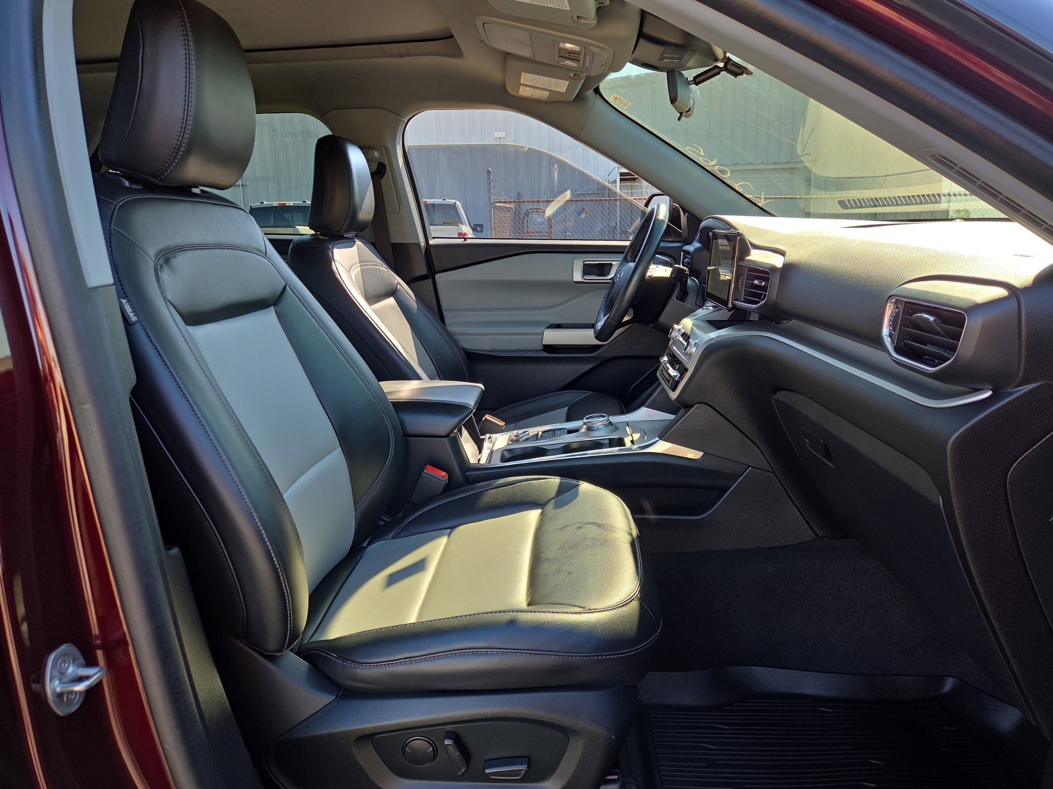 Certified 2022 Ford Explorer XLT w/ Equipment Group 202A AWD/4WD image 17