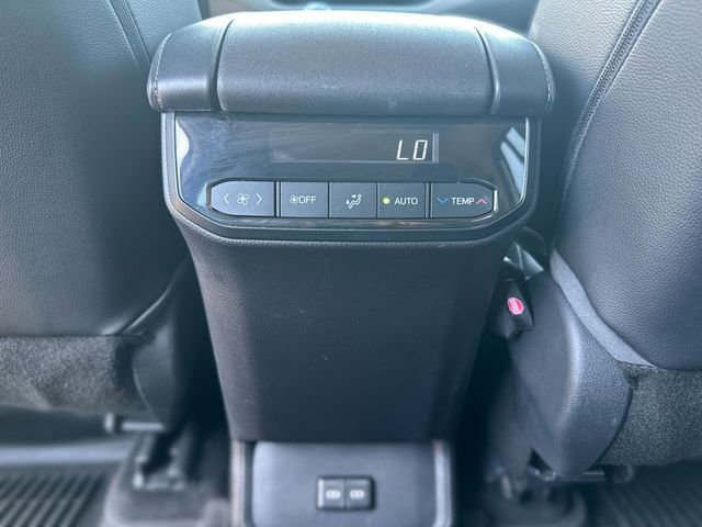 Used 2022 Toyota Highlander XLE FWD image 23