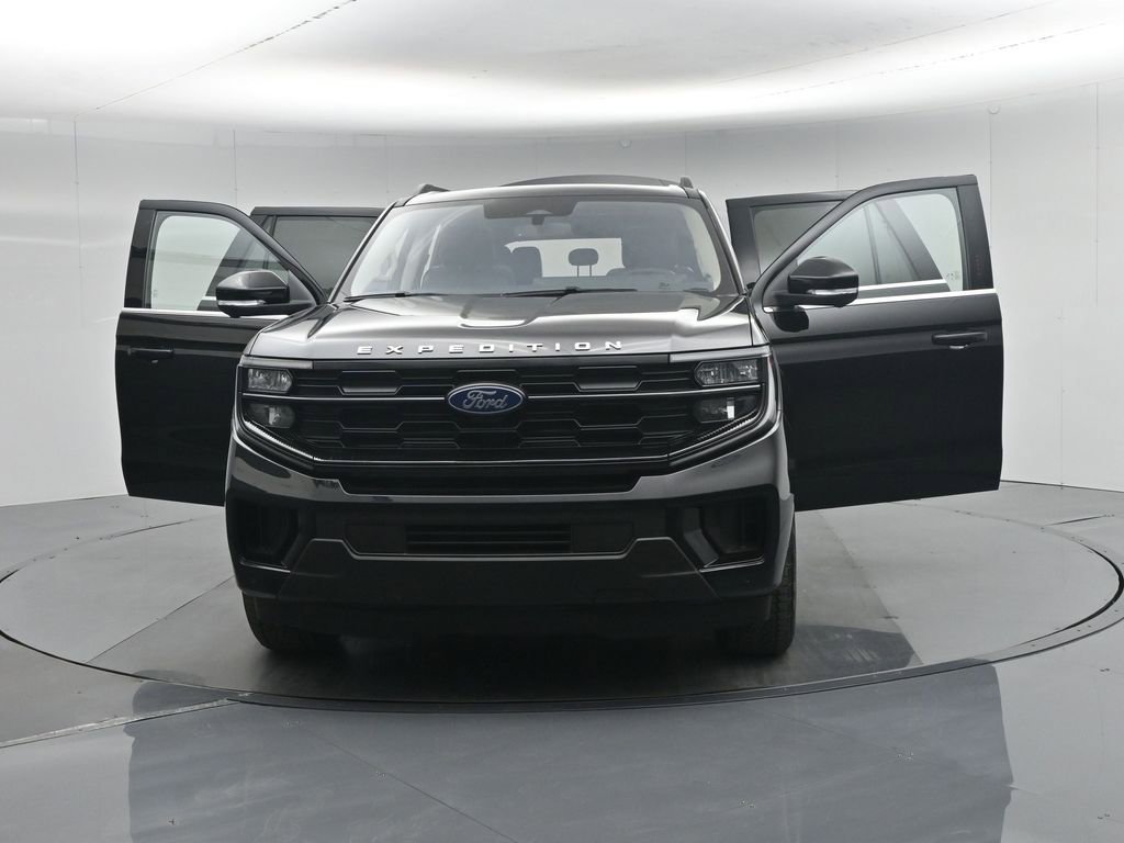 Certified 2025 Ford Expedition Active AWD/4WD image 38