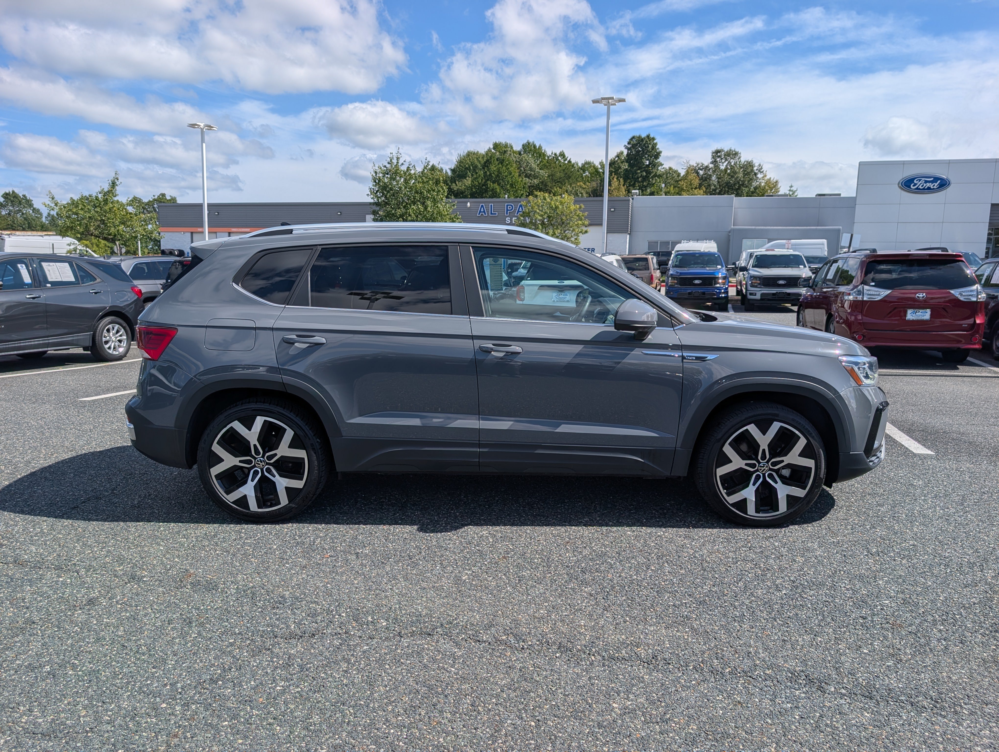 Used 2022 Volkswagen Taos SEL AWD/4WD image 3