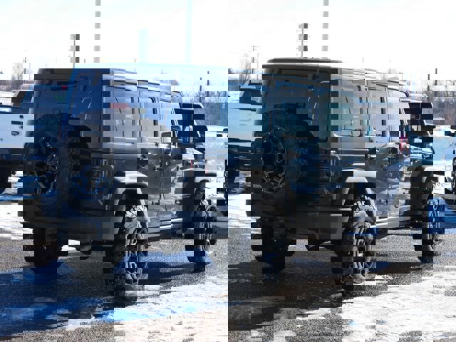 Used 2017 Jeep Wrangler Unlimited Rubicon w/ Connectivity Group image 5