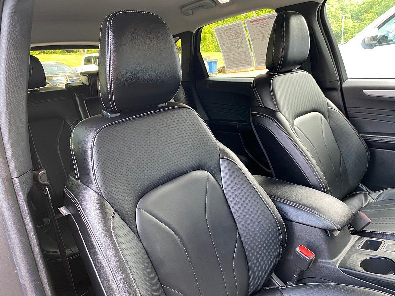Certified 2025 Ford Escape Platinum w/ Premium Technology Package AWD/4WD image 30