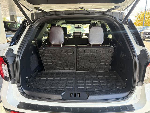 Certified 2025 Ford Explorer Platinum AWD/4WD image 17