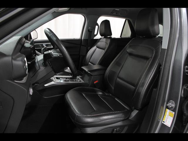 Certified 2022 Ford Explorer XLT w/ Equipment Group 202A image 7