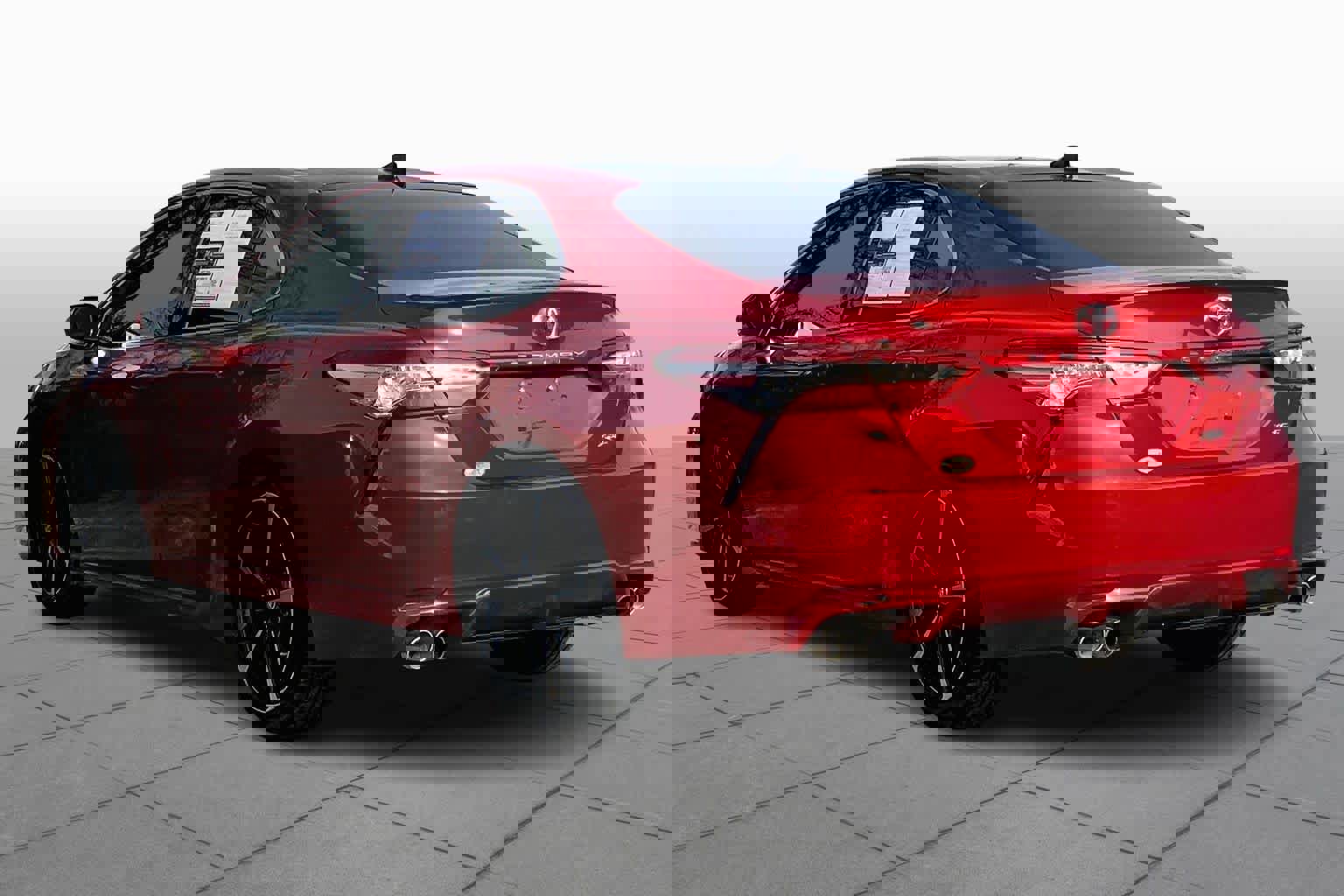 Used 2019 Toyota Camry XSE image 2