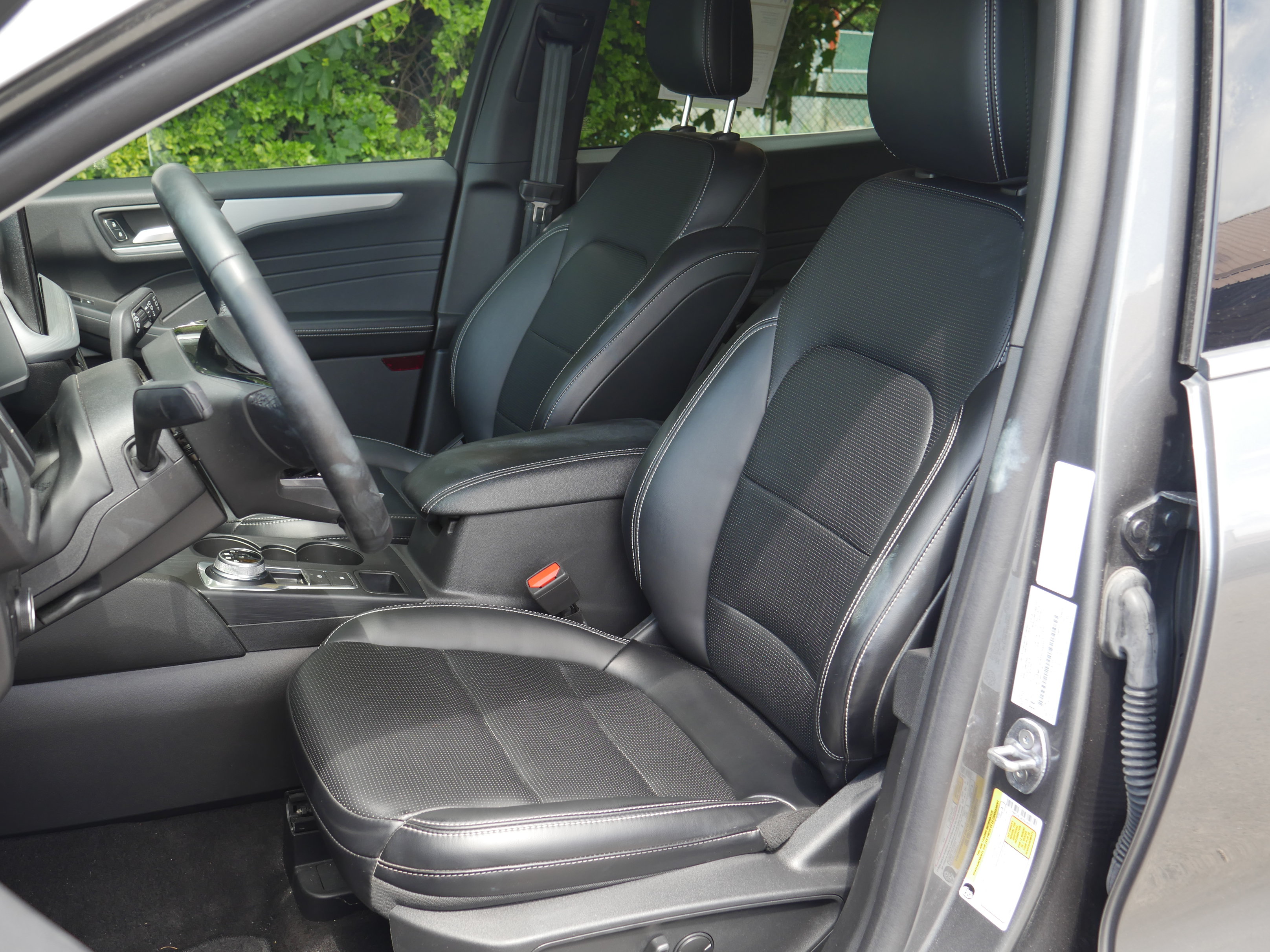 Certified 2025 Ford Escape Platinum AWD/4WD image 29