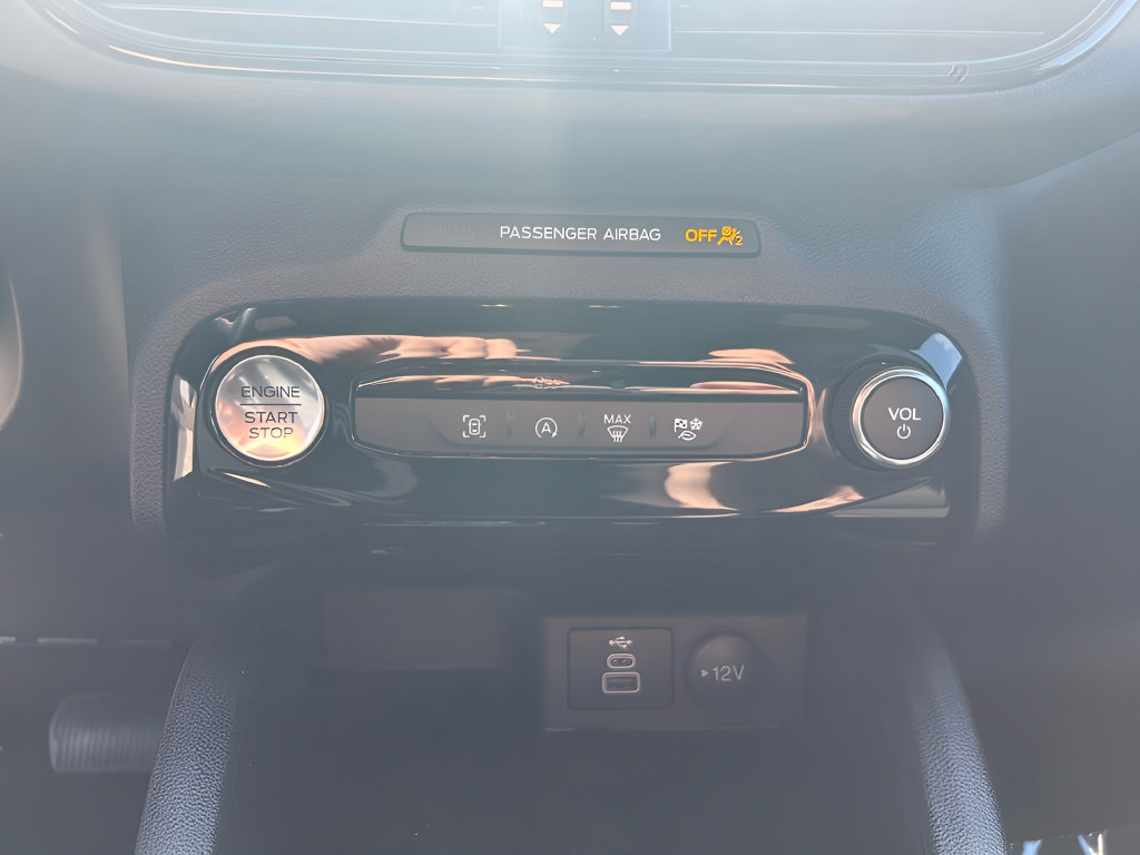 Certified 2025 Ford Escape ST-Line w/ Tech Pack #1 AWD/4WD image 9