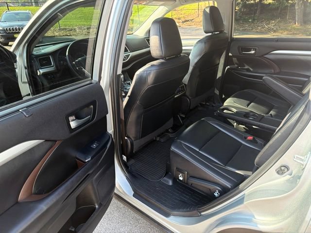 Used 2019 Toyota Highlander XLE AWD/4WD image 20
