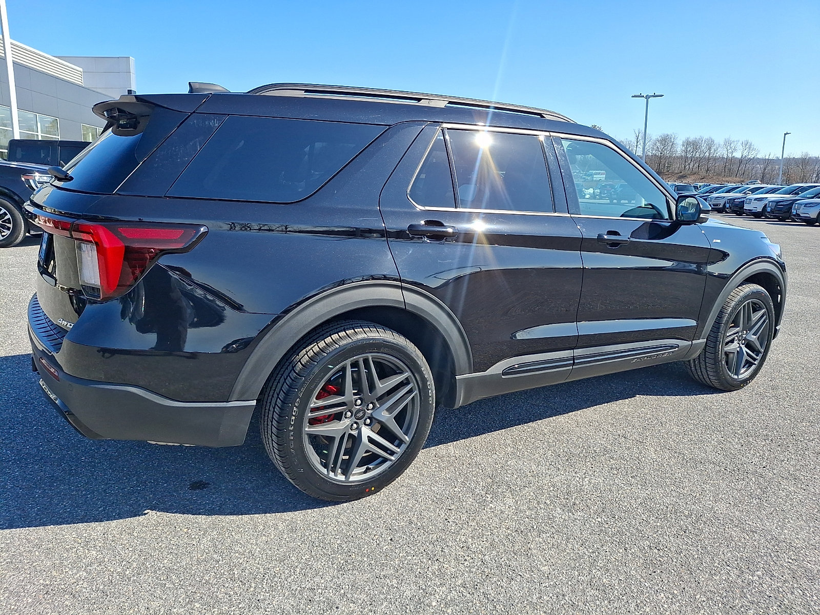 Certified 2025 Ford Explorer ST-Line w/ Premium Package AWD/4WD image 6