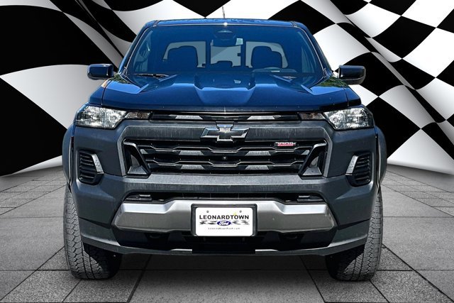 Used 2024 Chevrolet Colorado Trail Boss w/ LPO, Dark Essentials Package AWD/4WD image 3