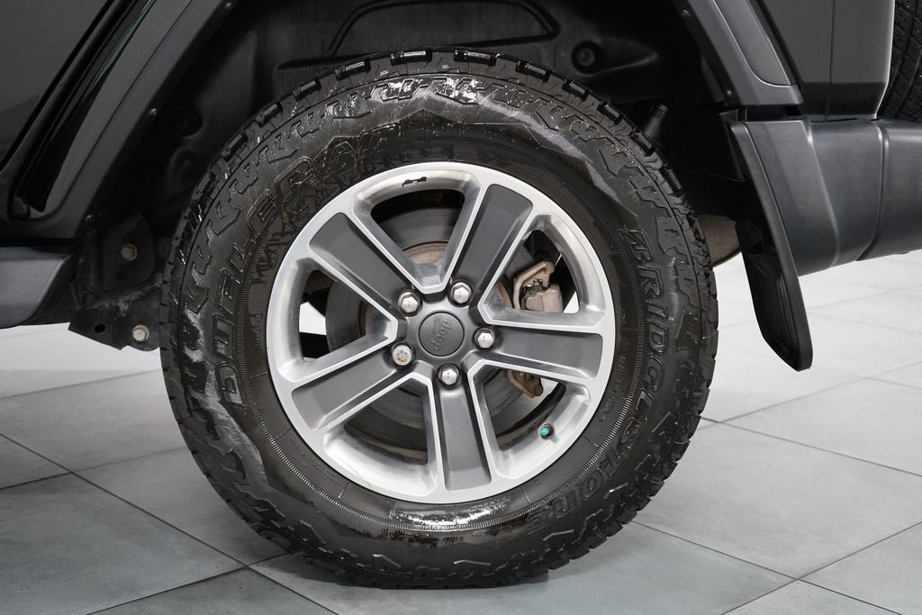 Used 2020 Jeep Wrangler Unlimited Sahara w/ Dual Top Group AWD/4WD image 31