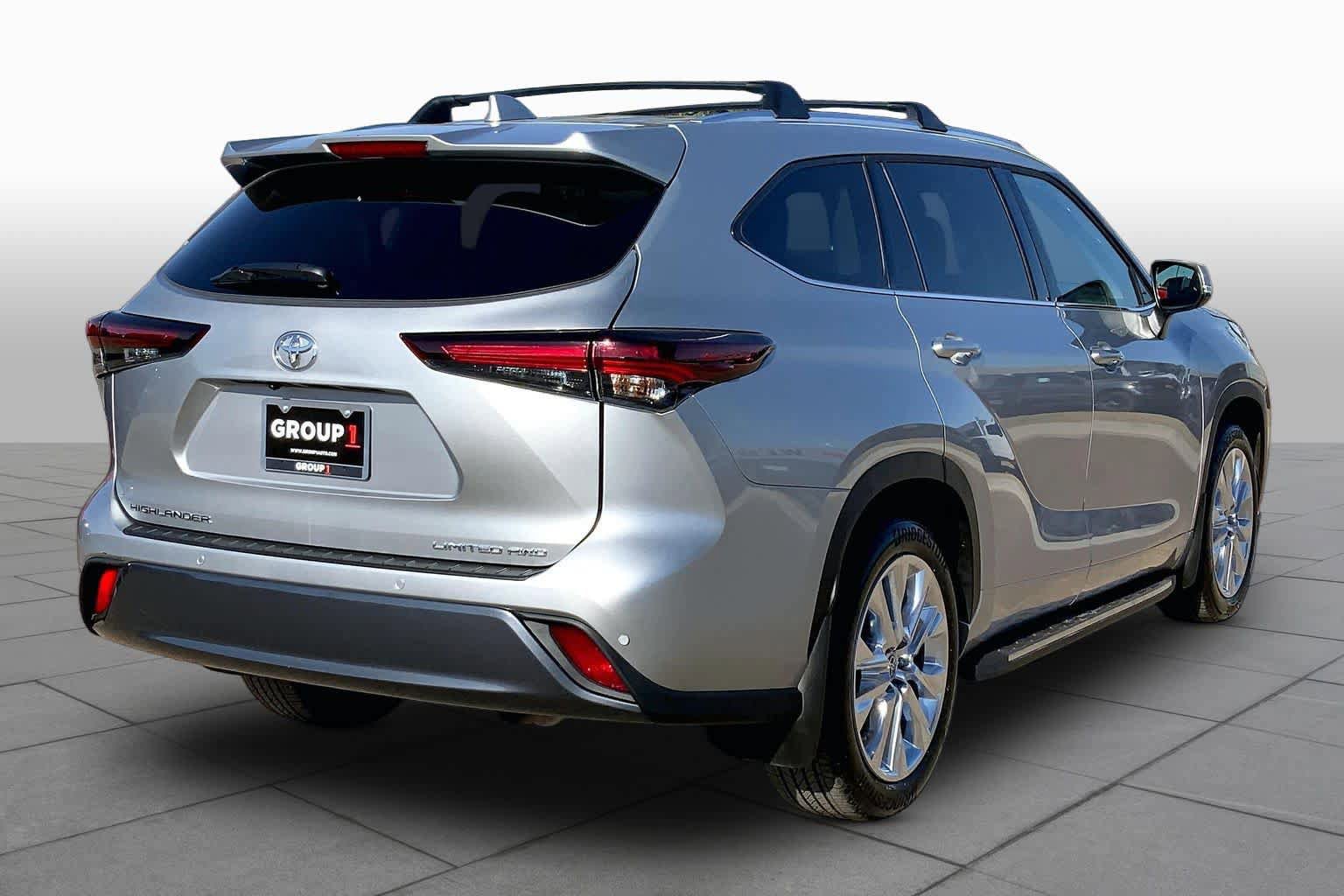 Used 2025 Toyota Highlander Limited AWD/4WD image 13