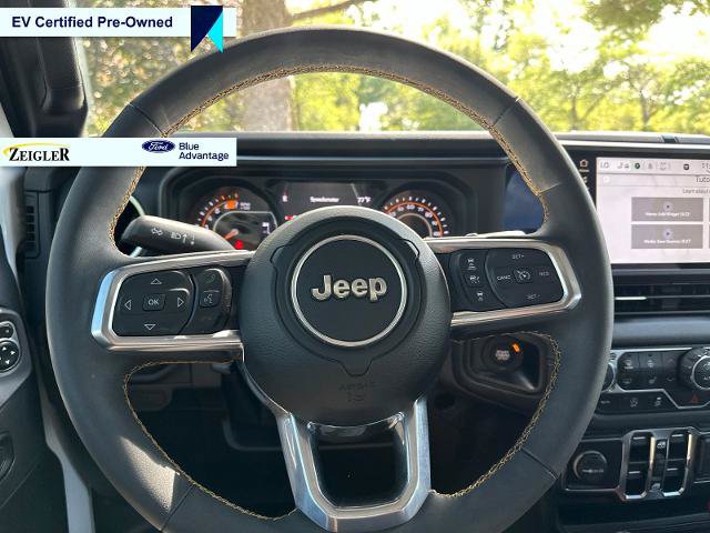 Used 2024 Jeep Wrangler Unlimited Sahara AWD/4WD image 10