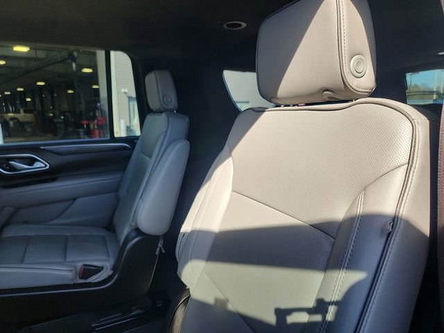 Used 2024 GMC Yukon XL SLT w/ SLT Luxury Package image 24