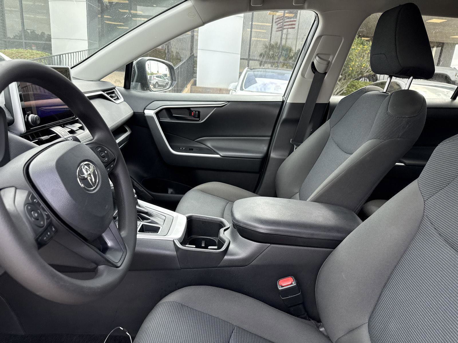 Used 2024 Toyota RAV4 LE AWD/4WD image 9