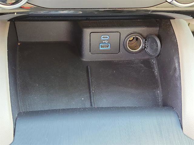 Certified 2022 Ford Escape SE w/ SE Sport Appearance Package image 28