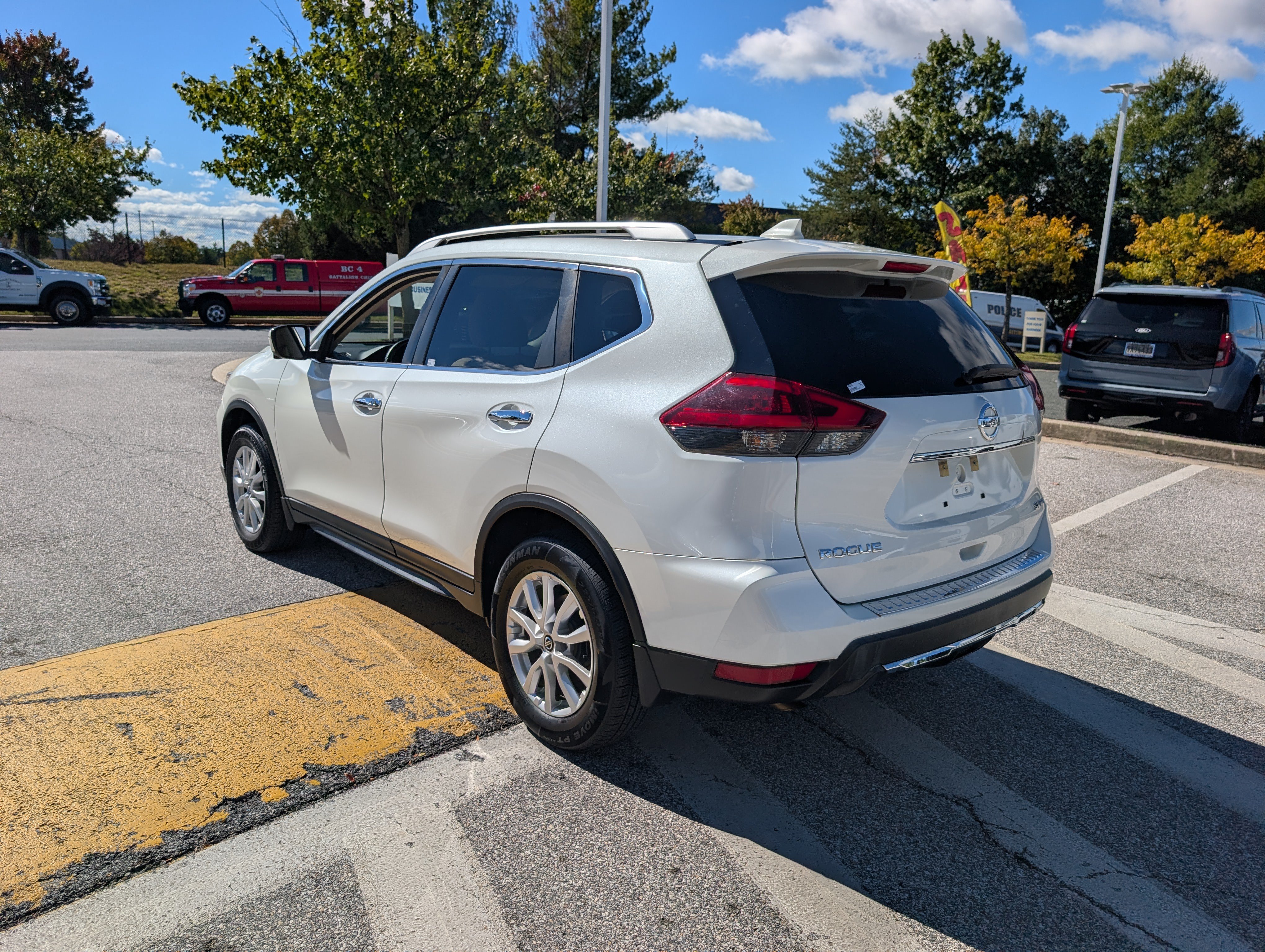 Used 2018 Nissan Rogue SV w/ Premium Package AWD/4WD image 6