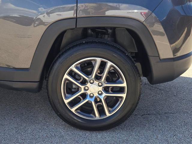 Used 2018 Jeep Compass Latitude w/ Popular Equipment Group AWD/4WD image 14