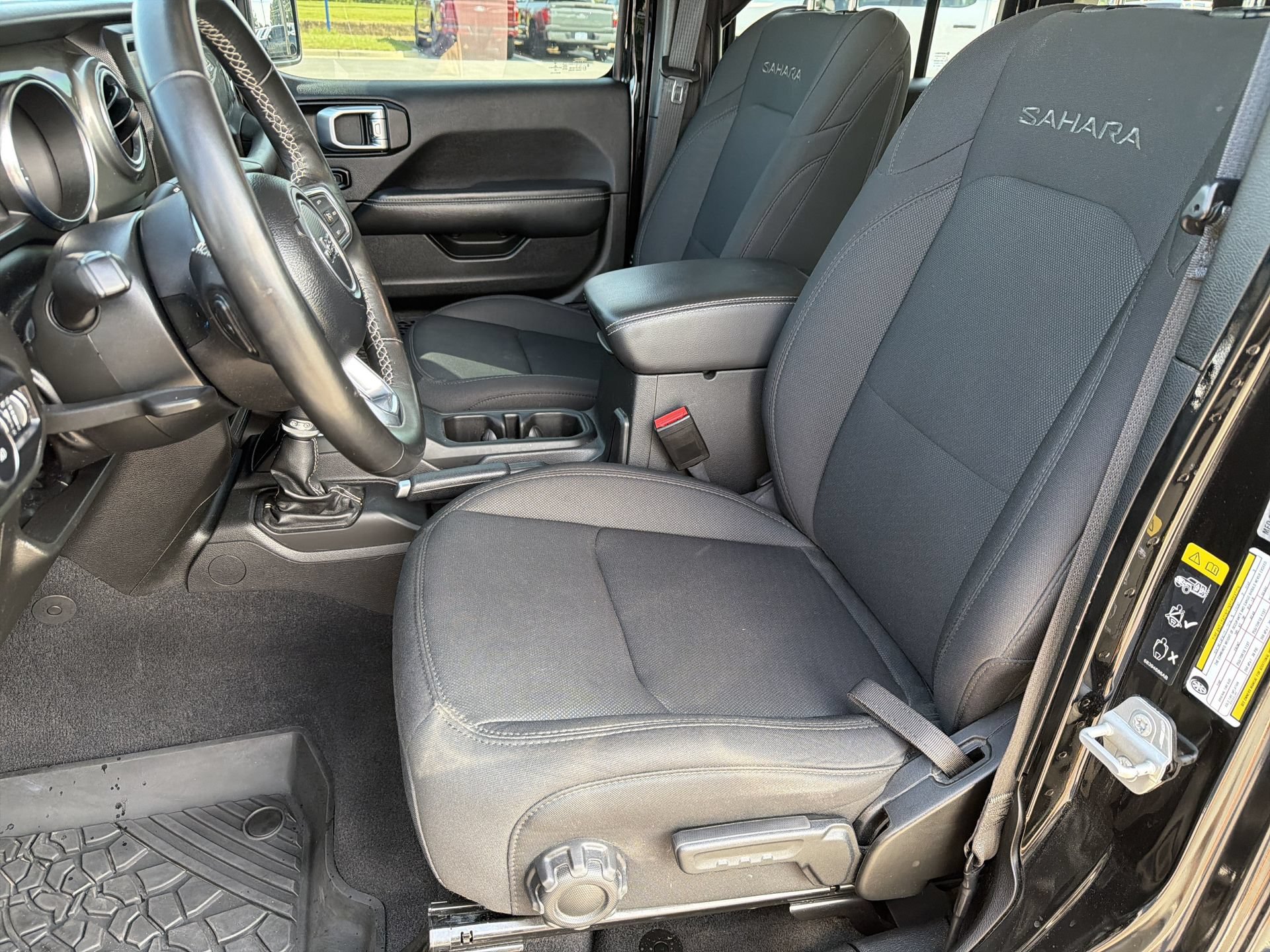 Used 2022 Jeep Wrangler Unlimited Sahara AWD/4WD image 16