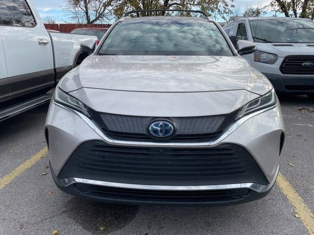 Used 2021 Toyota Venza Limited image 3