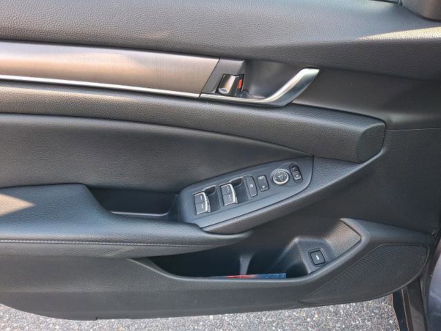 Used 2018 Honda Accord LX image 12