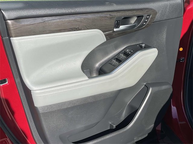 Used 2023 Toyota Highlander Platinum image 20