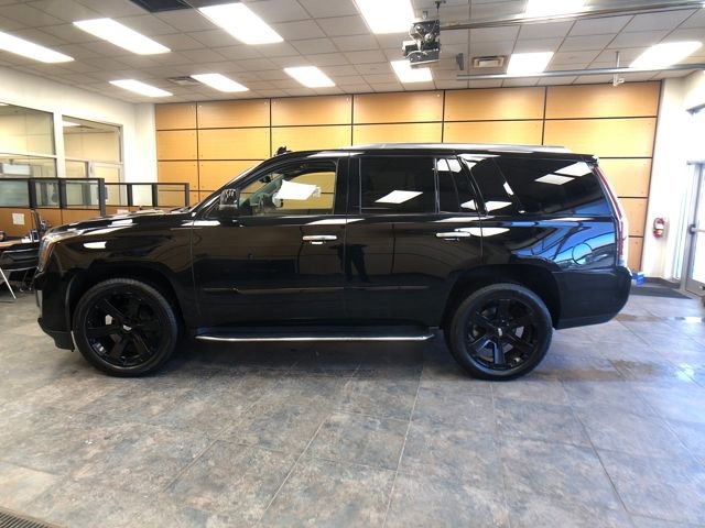 Used 2020 Cadillac Escalade Luxury w/ Escalade Sport Edition image 2