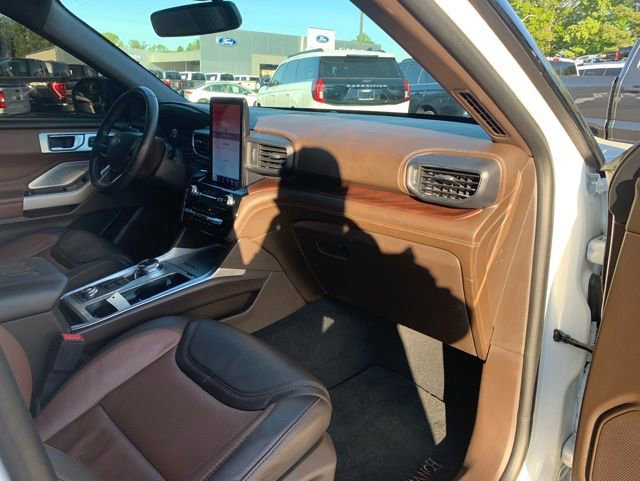 Certified 2024 Ford Explorer King Ranch w/ Technology Package AWD/4WD image 18