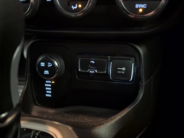 Used 2017 Jeep Renegade Trailhawk image 24