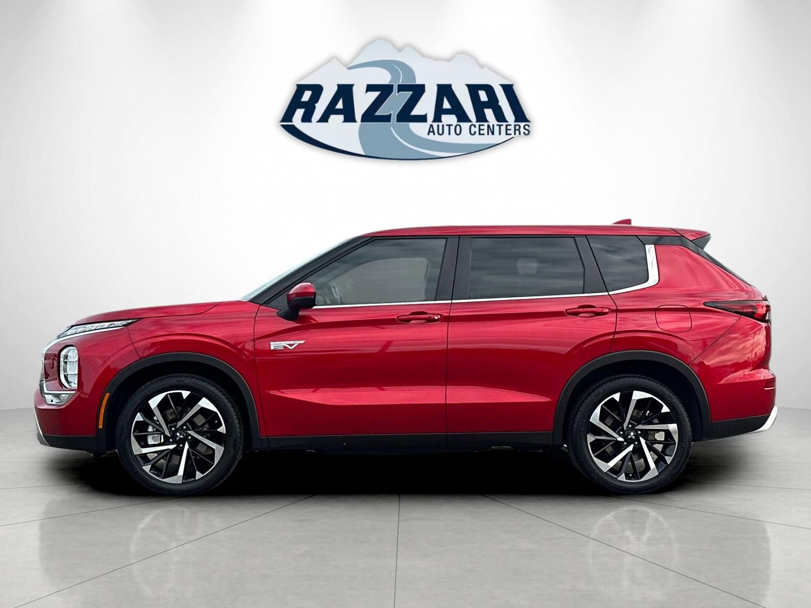 Used 2023 Mitsubishi Outlander 4WD Plug-In Hybrid image 6