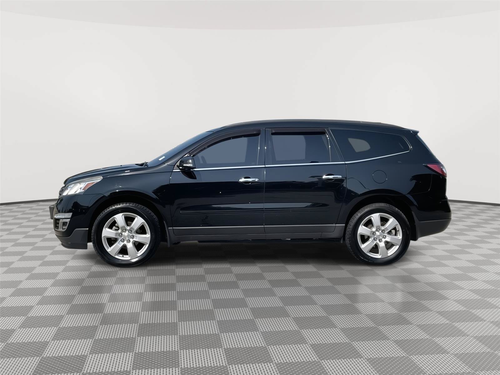 Used 2017 Chevrolet Traverse LT w/ Style and Technology Package AWD/4WD image 2