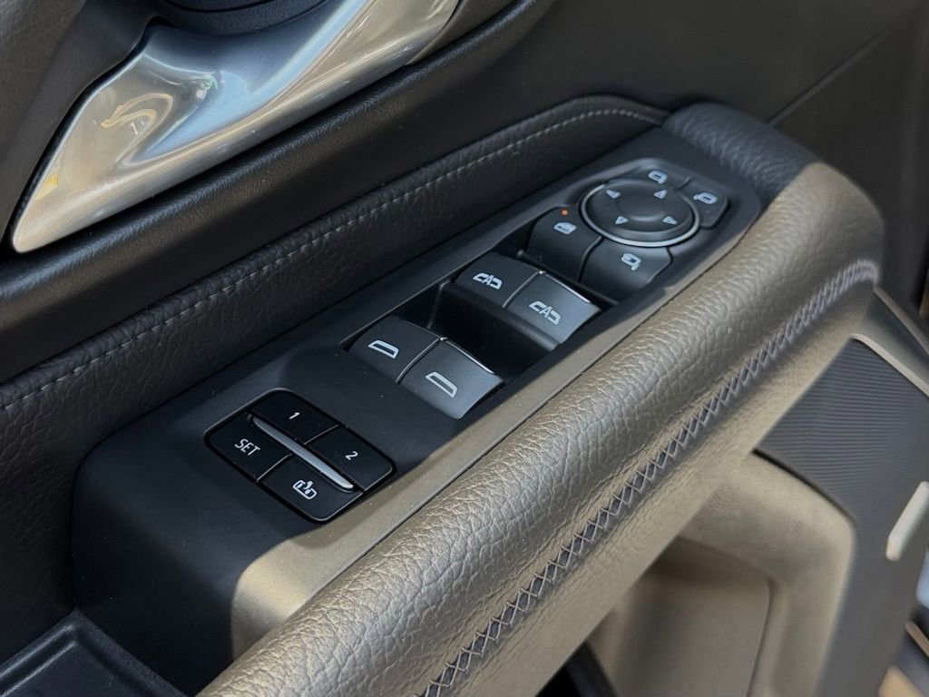 Used 2024 GMC Yukon Denali AWD/4WD image 14