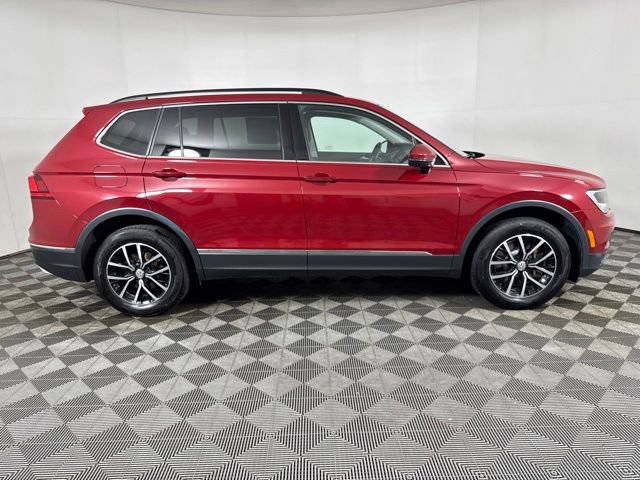 Used 2021 Volkswagen Tiguan SE AWD/4WD image 2