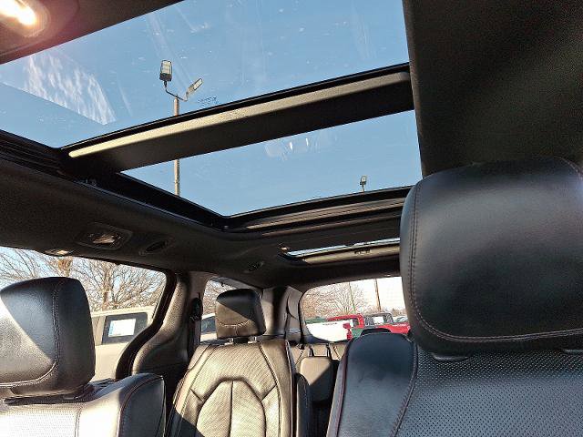 Used 2020 Chrysler Pacifica Limited image 17