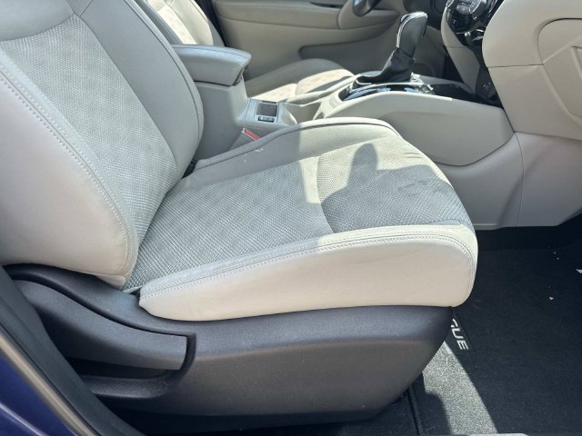 Used 2022 Nissan Rogue Sport SV w/ Technology Package FWD image 13