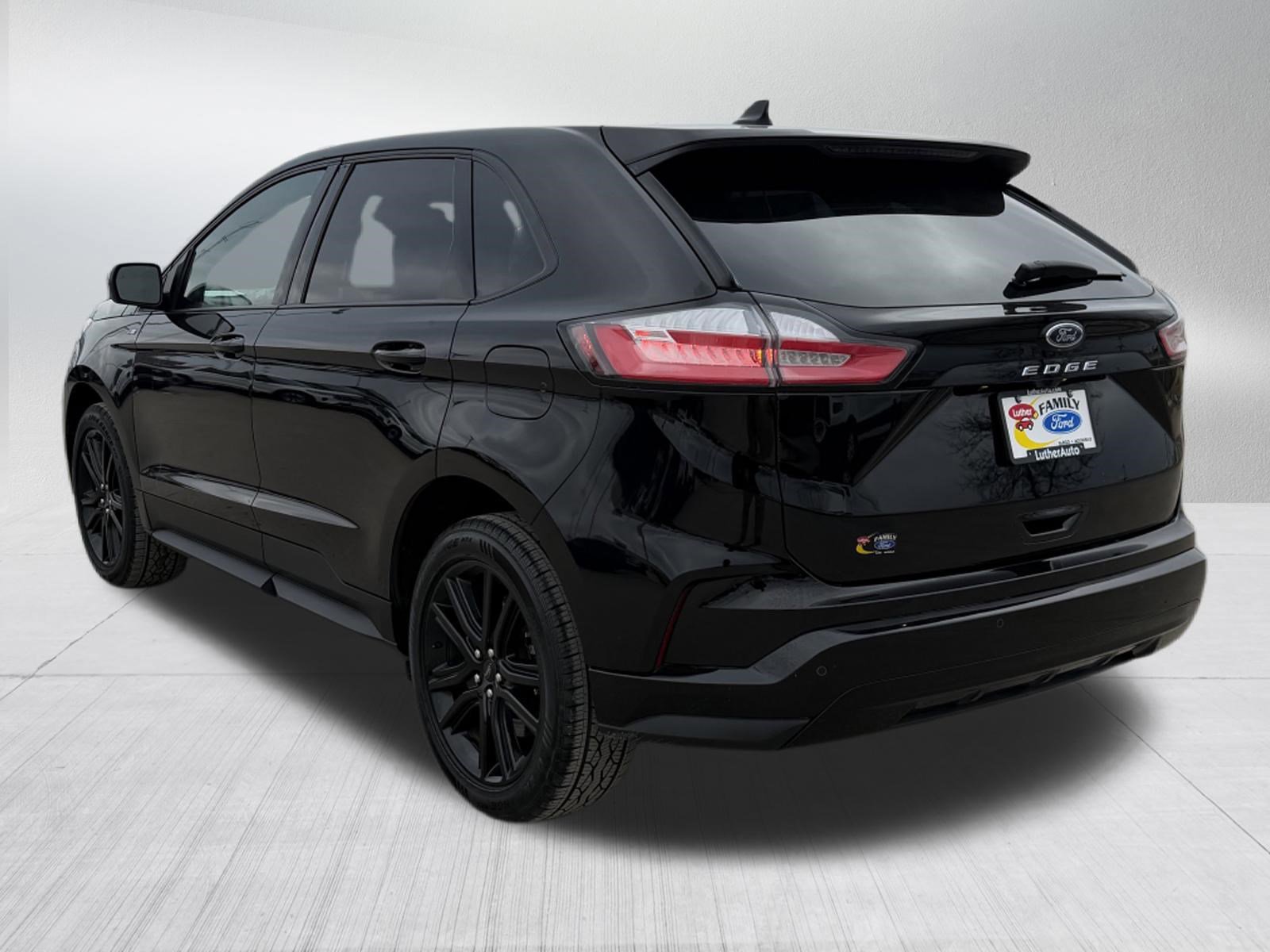 Certified 2024 Ford Edge ST-Line image 3