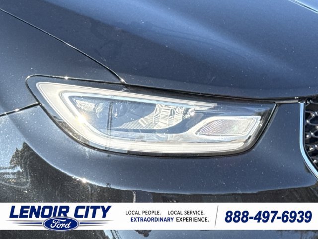 Used 2024 Chrysler Pacifica Touring-L FWD image 10