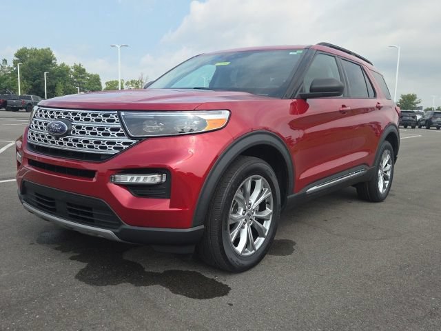 Certified 2021 Ford Explorer XLT w/ Equipment Group 202A AWD/4WD image 2