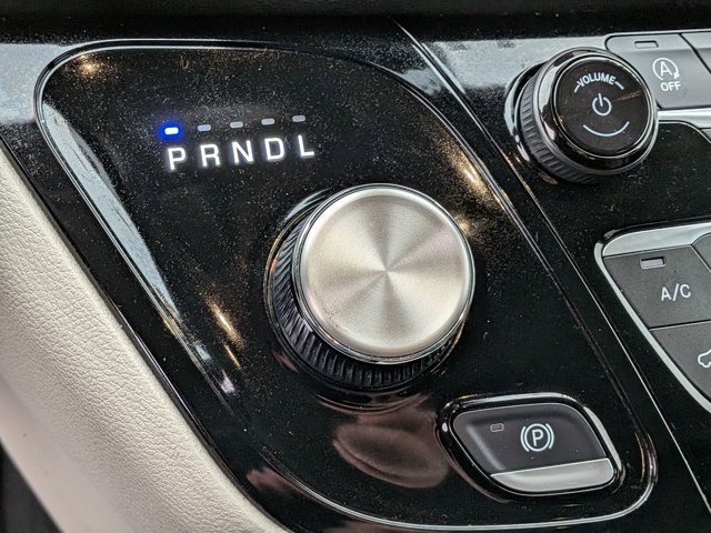 Used 2023 Chrysler Pacifica Touring-L FWD image 20